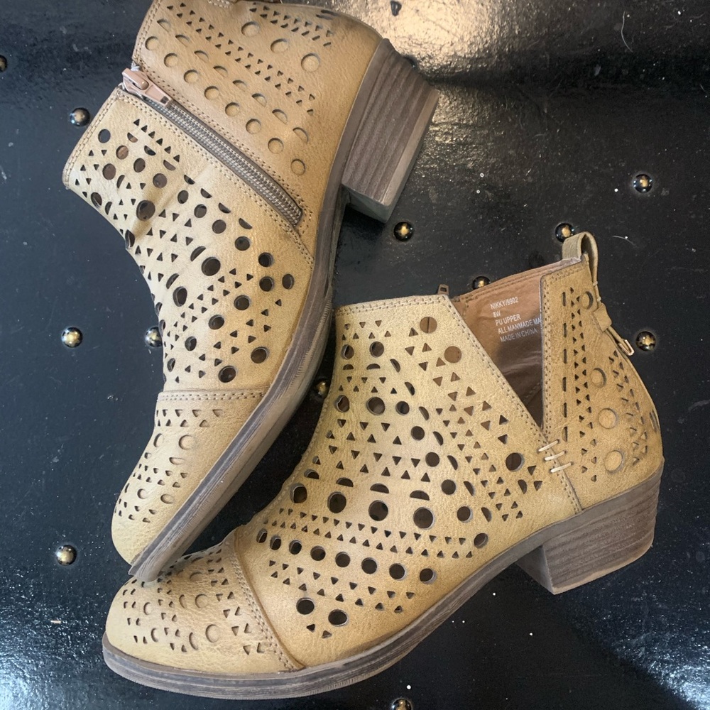 Avenue Unique Booties